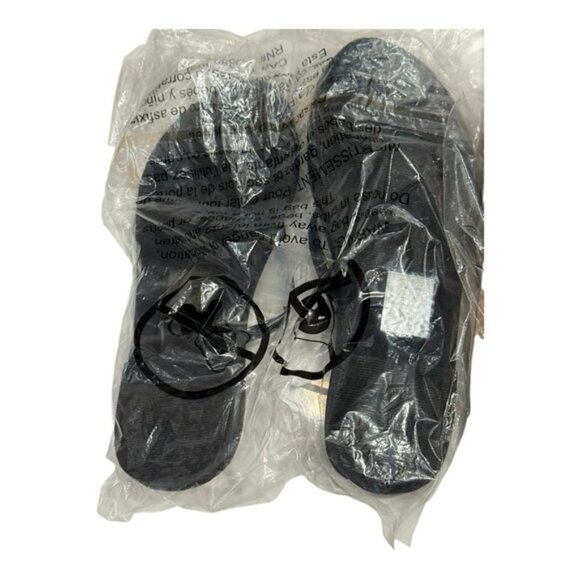 Joe Fresh Flip Flops Set in Black and Tan Size 6 - Picture 4 of 5